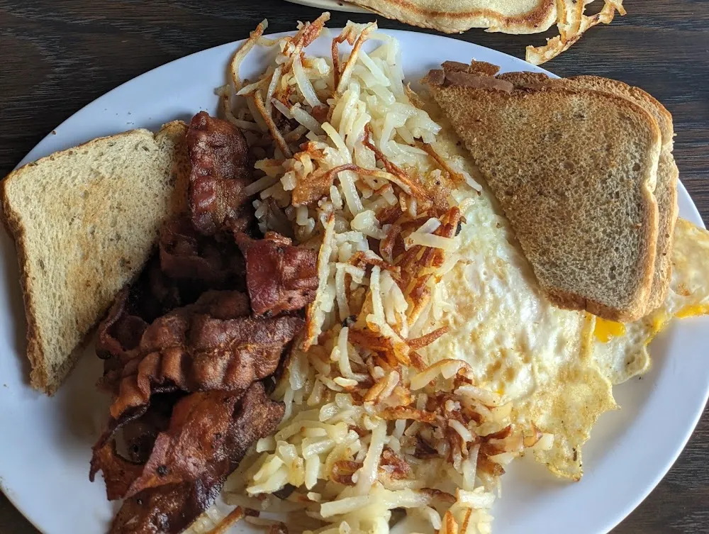 2 Eggs Half Hashbrowns Meat & Toast
